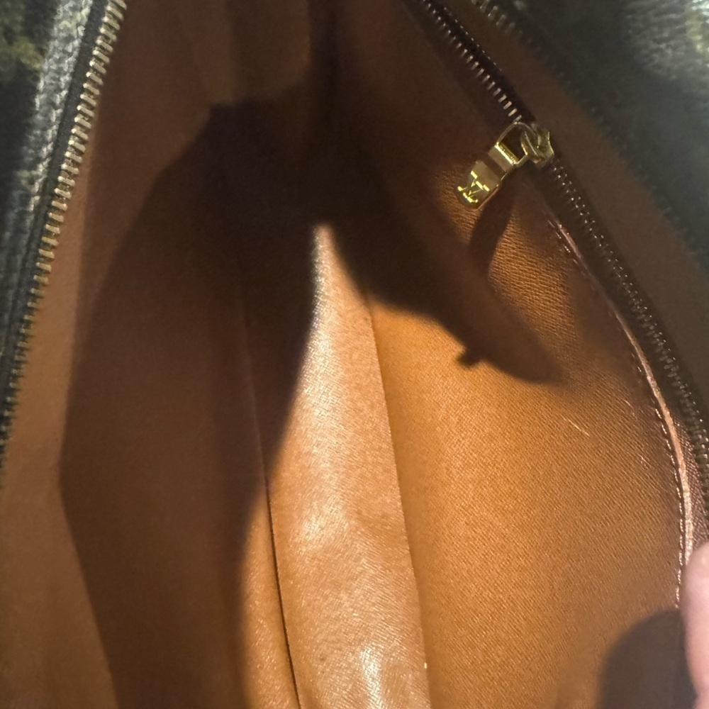 Louis Vuitton Monogram Nil Crossbody - Picture 8 of 14